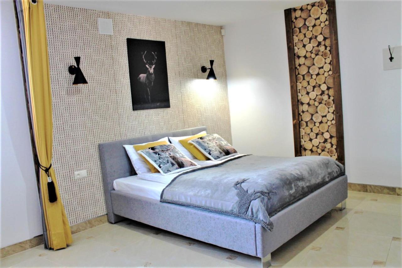 Ostrowsko Bialy Jelen Z Basenem I Jacuzzi Bed & Breakfast エクステリア 写真