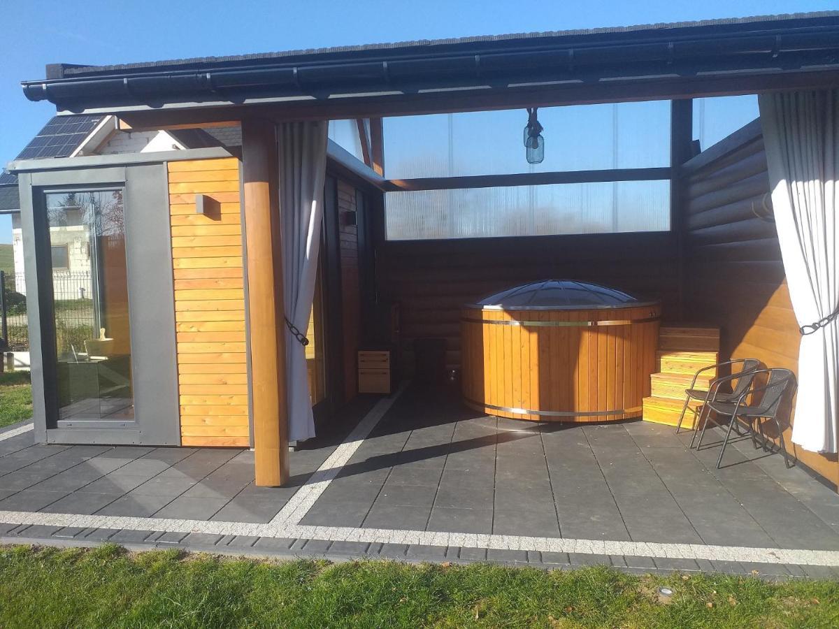 Ostrowsko Bialy Jelen Z Basenem I Jacuzzi Bed & Breakfast エクステリア 写真
