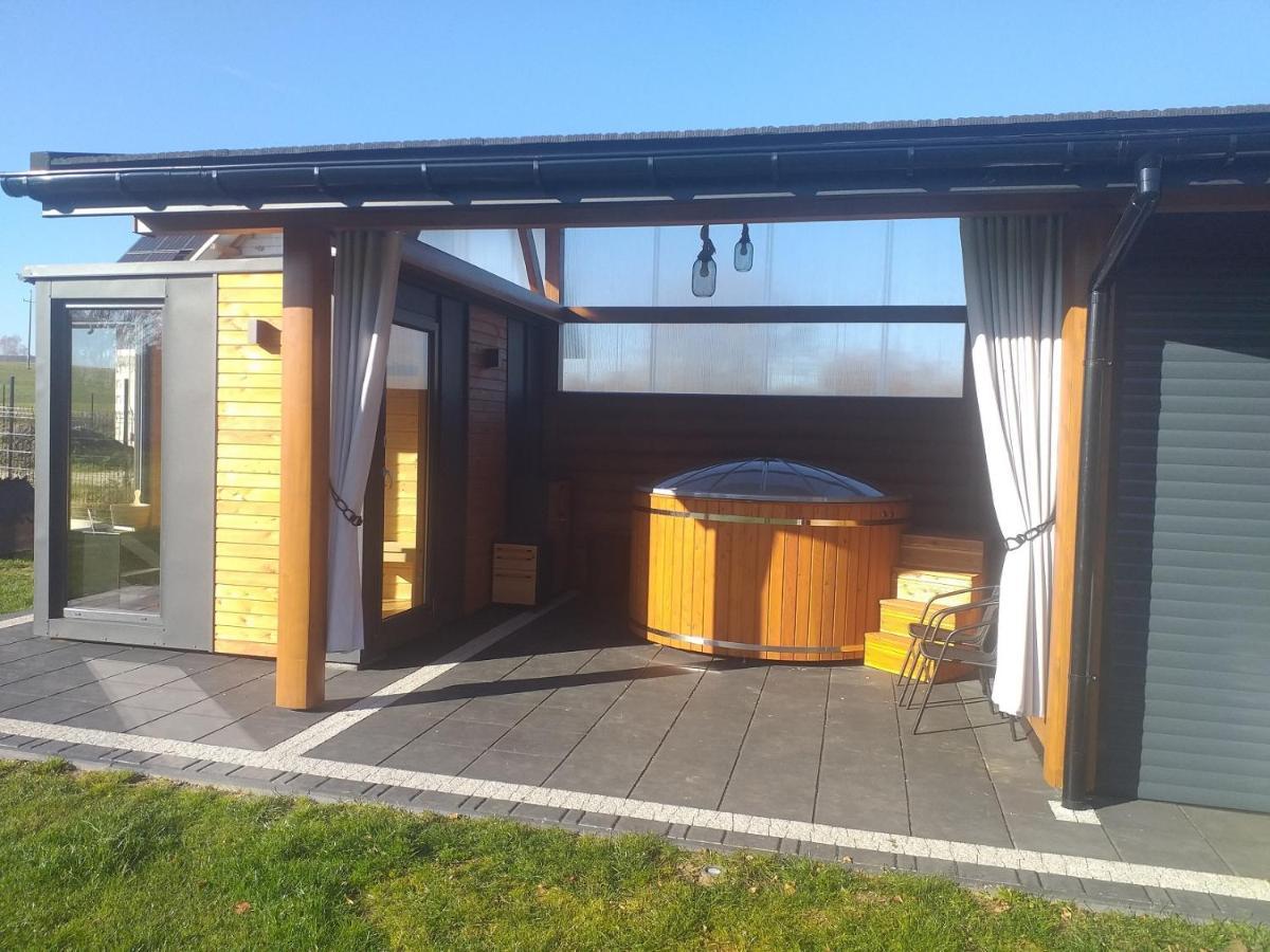 Ostrowsko Bialy Jelen Z Basenem I Jacuzzi Bed & Breakfast エクステリア 写真