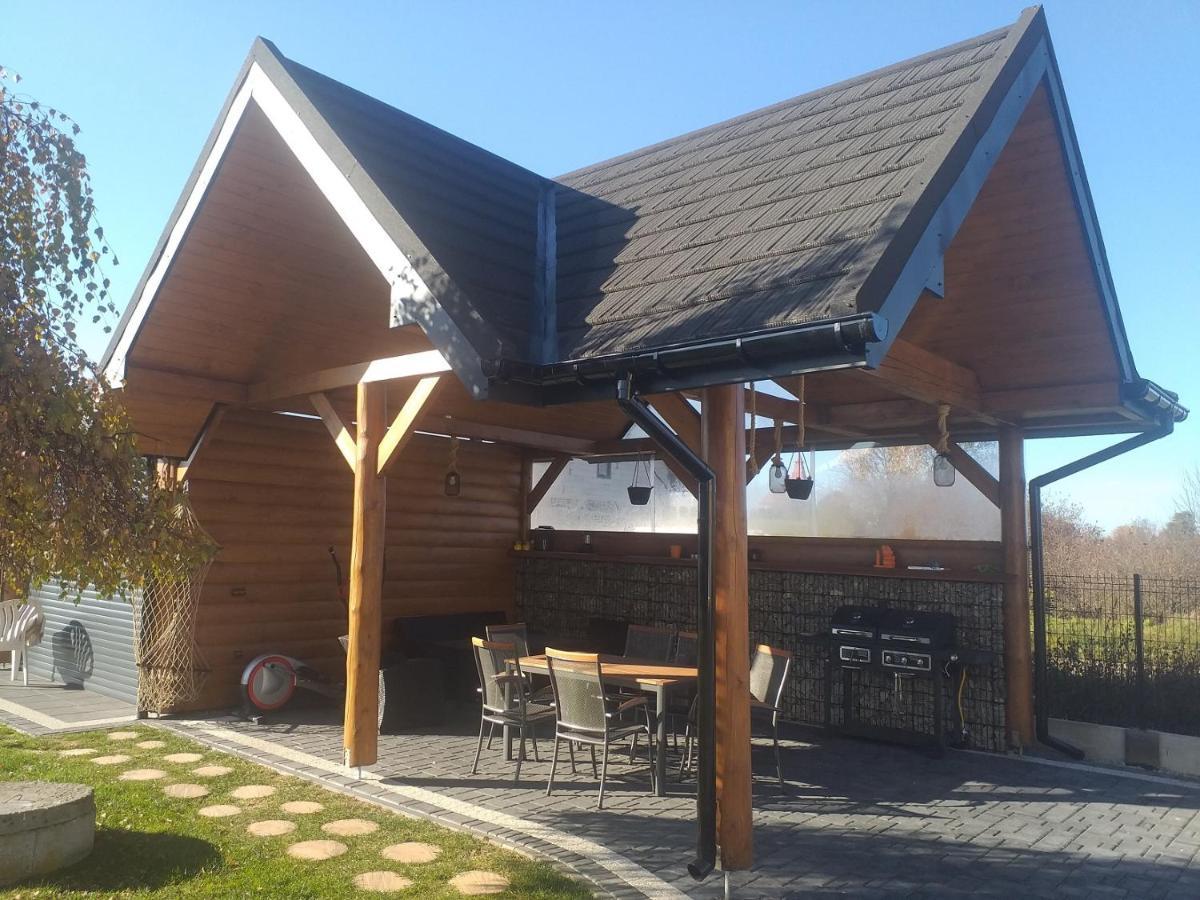 Ostrowsko Bialy Jelen Z Basenem I Jacuzzi Bed & Breakfast エクステリア 写真