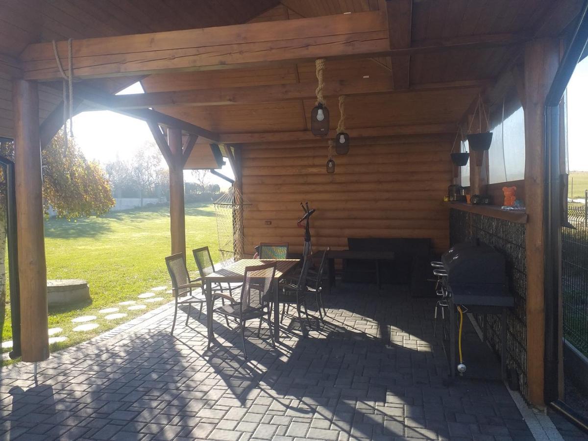 Ostrowsko Bialy Jelen Z Basenem I Jacuzzi Bed & Breakfast エクステリア 写真