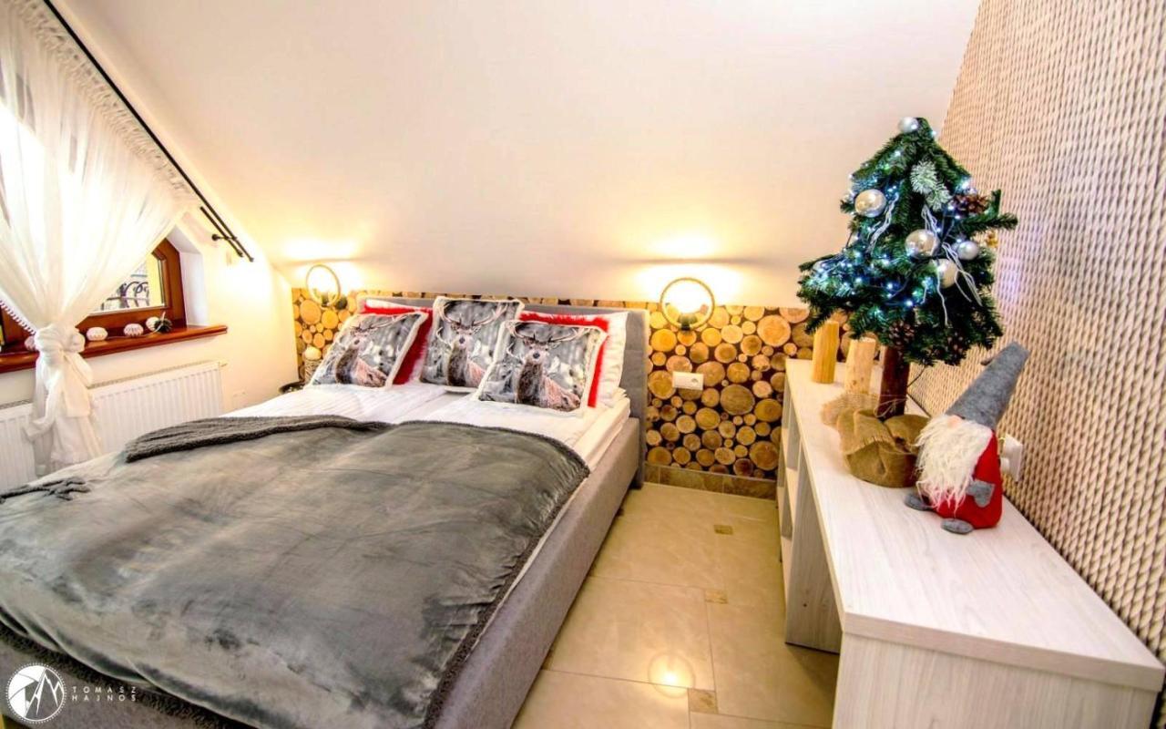 Ostrowsko Bialy Jelen Z Basenem I Jacuzzi Bed & Breakfast エクステリア 写真